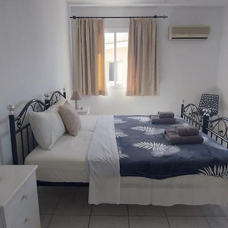 Spacious 2 Bedroom Apartment Peyia Ngoại thất bức ảnh